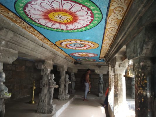 Храм трех божеств в Индии