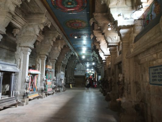 Храм трех божеств в Индии